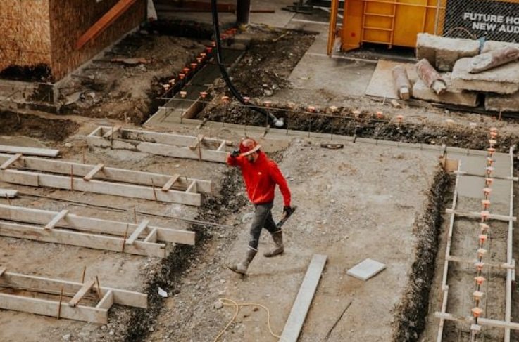 9 Key Factors to Consider Before Hiring a Contractor